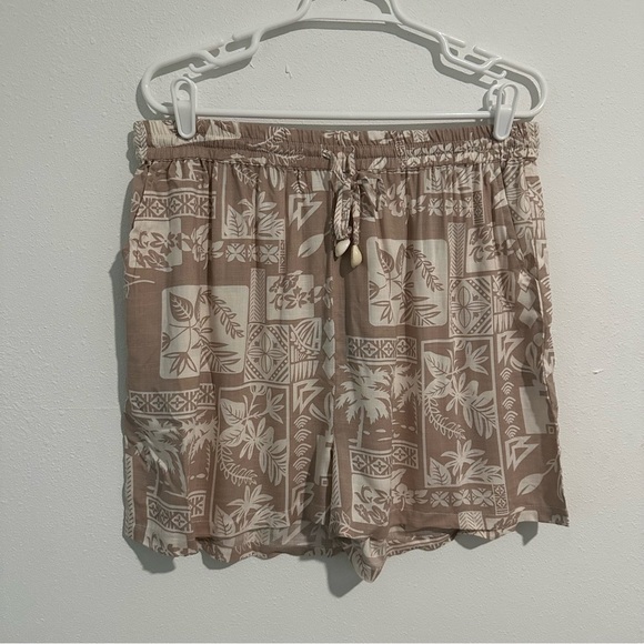 High Waisted Palm Print Shorts - Picture 1 of 4
